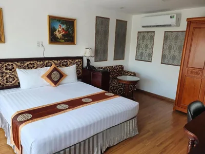 Deluxe One-Bedroom Apartment — Belvilla Luxury Apartment Near SECC Formerly Emerald Hotel & Apartment